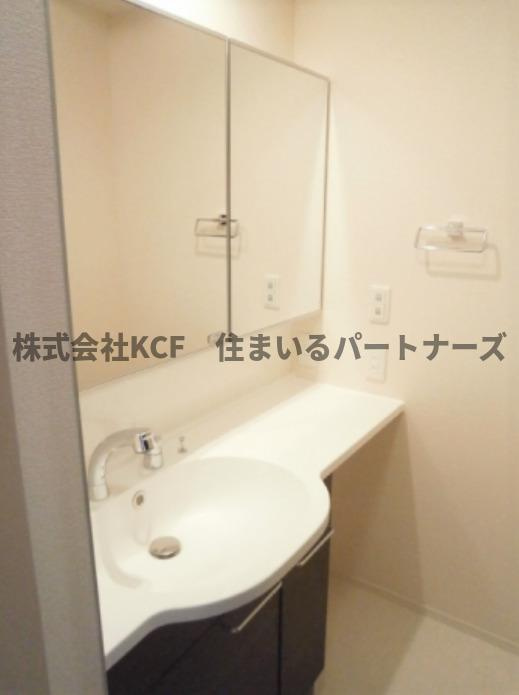 パレスプリメーロの洗面所|明るい洗面所です