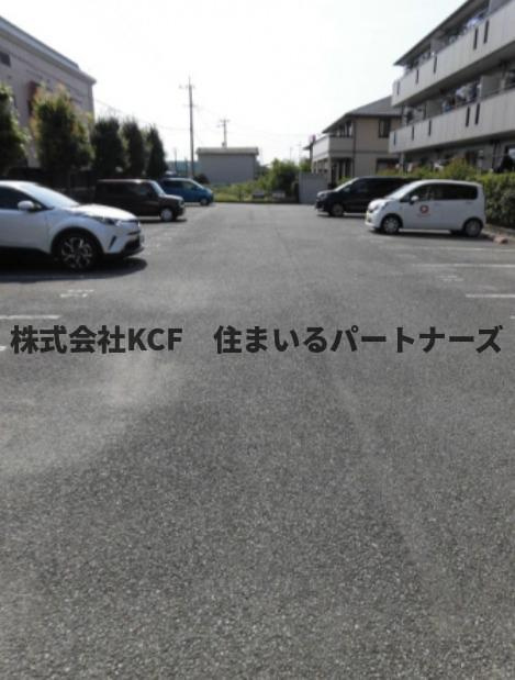 セジュール津福Lの駐車場|車をお持ちの方に嬉しい駐車場付きの物件です