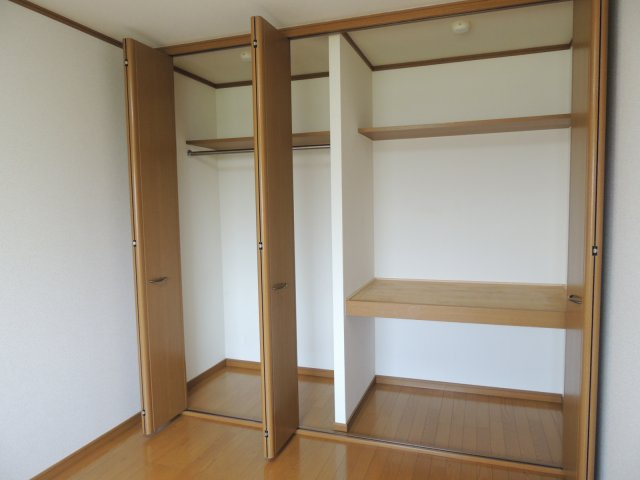 アーバンヒル広川【キャッシュバック対象物件】の収納|こまごまとしたものを収納できそうですね