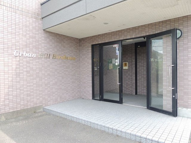 アーバンヒル広川【キャッシュバック対象物件】のエントランス|ゆとりのあるエントランスです