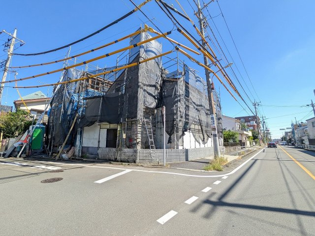 八王子市　上野町　新築一戸建て　３期の前面道路含む現地写真|～南11ｍ・西6ｍ道路に面しています～