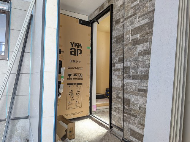 八王子市　上野町　新築一戸建て　３期の玄関|～玄関は安心のWロックキーを採用～