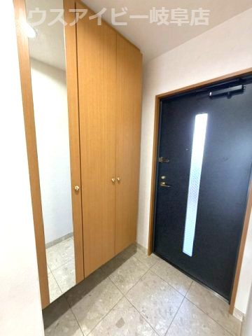 シャトレ愛松岐阜Ⅱ4階部分！南東角部屋　日当り・眺望良好です♪オートロック完備で安心！敷地内駐車場！の玄関|シャトレ愛松岐阜Ⅱ4階部分！南東角部屋　日当り・眺望良好です♪オートロック完備で安心！敷地内駐車場あり！
