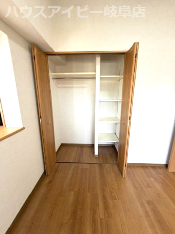 シャトレ愛松岐阜Ⅱ4階部分！南東角部屋　日当り・眺望良好です♪オートロック完備で安心！敷地内駐車場！の洋室|シャトレ愛松岐阜Ⅱ4階部分！南東角部屋　日当り・眺望良好です♪オートロック完備で安心！敷地内駐車場あり！