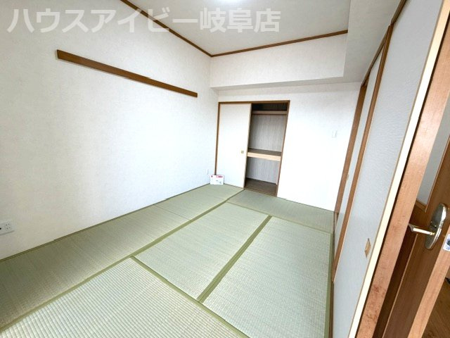 シャトレ愛松岐阜Ⅱ4階部分！南東角部屋　日当り・眺望良好です♪オートロック完備で安心！敷地内駐車場！の和室|シャトレ愛松岐阜Ⅱ4階部分！南東角部屋　日当り・眺望良好です♪オートロック完備で安心！敷地内駐車場あり！