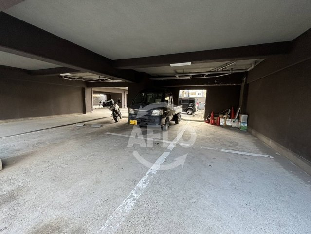 松栄大正ハイツの駐車場