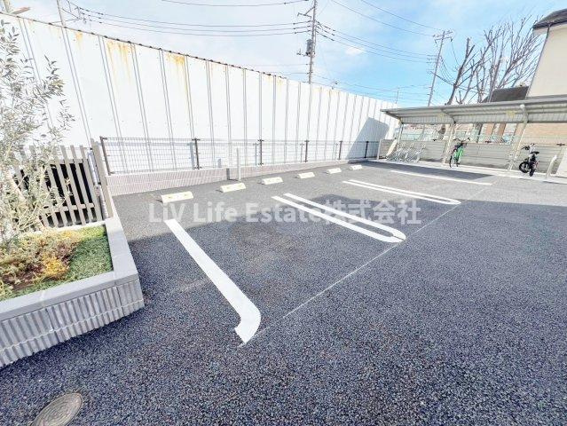 サクラーレの駐車場