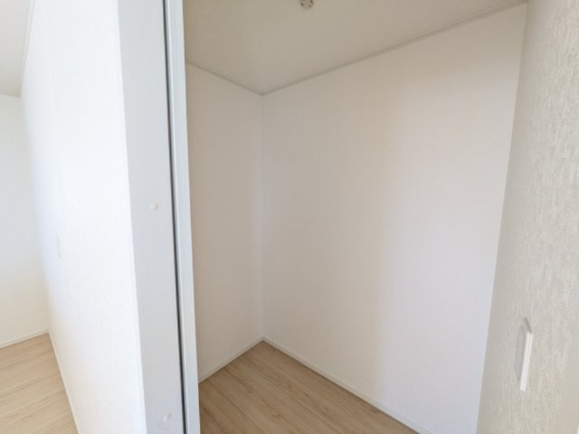 守谷市本町　第12　新築戸建て　2号棟のキッチン|大容量のパントリー♪