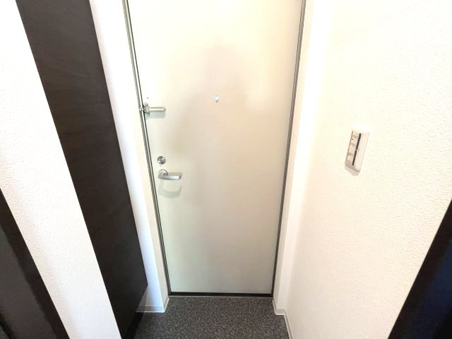 ジーメゾン寝屋川秦町ルシェールの玄関