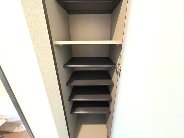 ジーメゾン寝屋川秦町ルシェールの収納