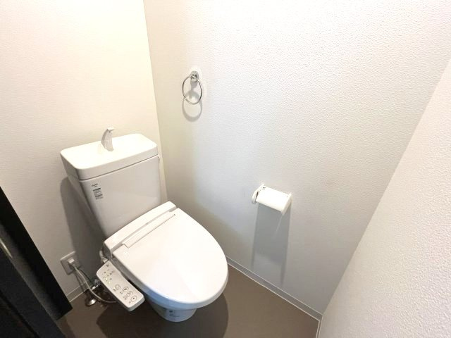 ジーメゾン寝屋川秦町ルシェールのトイレ
