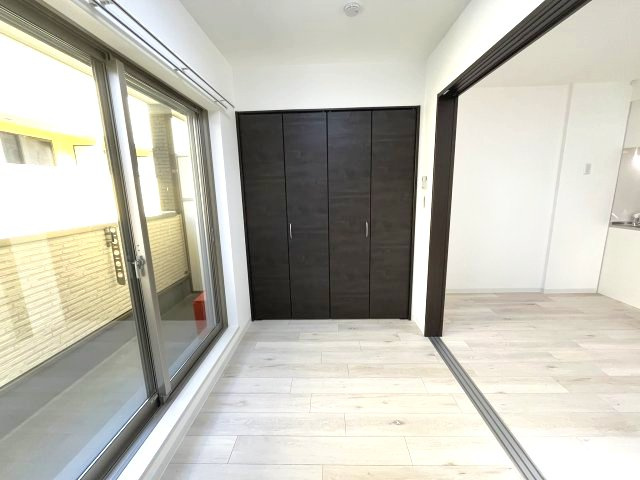 ジーメゾン寝屋川秦町ルシェールの洋室