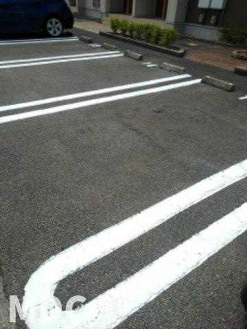プランドール　ドゥーの駐車場