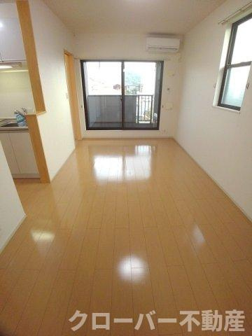 宇多津町新開アパートの居間・リビング