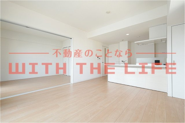 ルナ・グランデ【キャッシュバック対象物件】の居間・リビング|ゆったりとしたリビングです