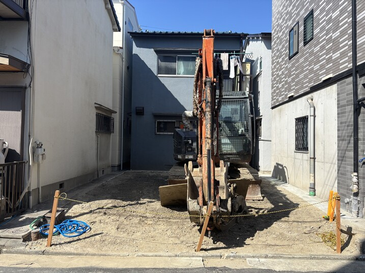 吹田市穂波町　新築戸建の前面道路含む現地写真