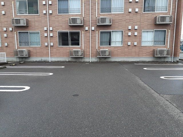 クラール　アロッジオの駐車場