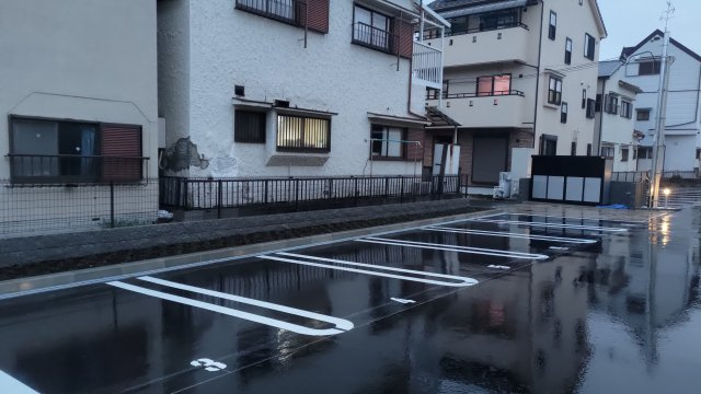 プラシードの駐車場
