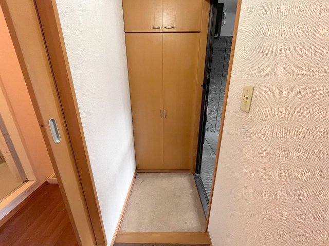 グリーンフォーレストＡ棟の玄関
