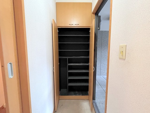 グリーンフォーレストＡ棟の玄関