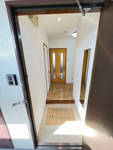 アベニュー曙の玄関