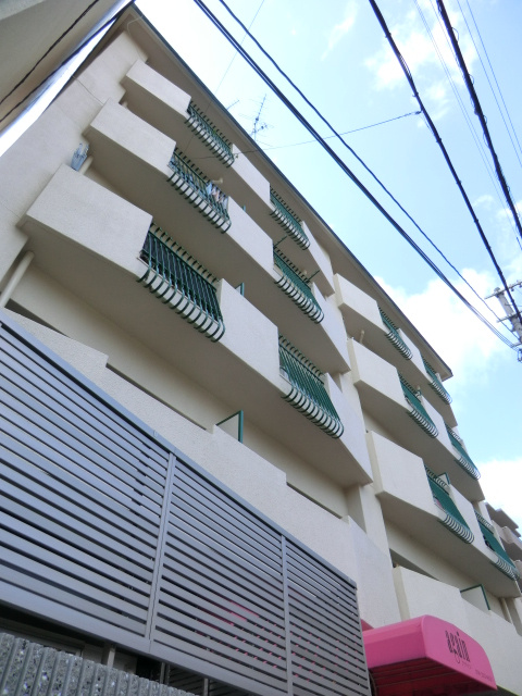 熊内グリーンハイツの外観