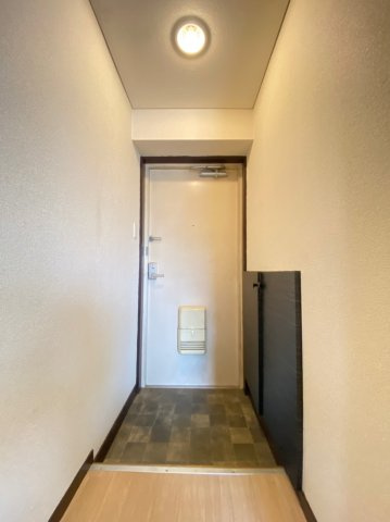 ジェイルミナの玄関