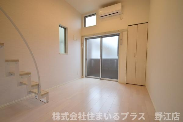 ＳＱＵＡＲＥＷＯＯＤ大宮の居間・リビング