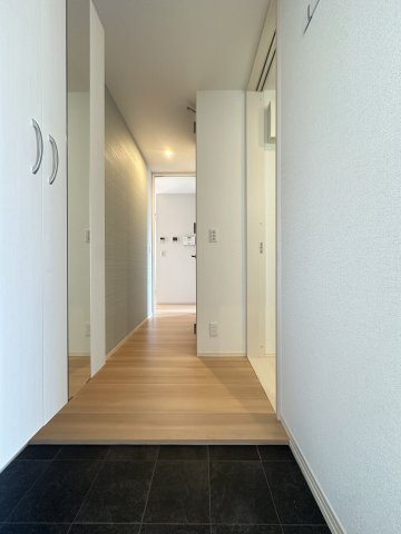 D-room地行の玄関