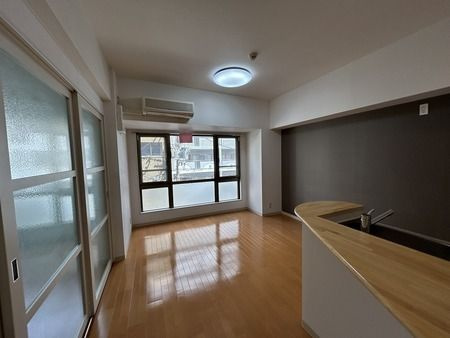 エクセレント南森町の居間・リビング