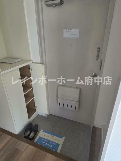 府中ロイヤルマンションの玄関