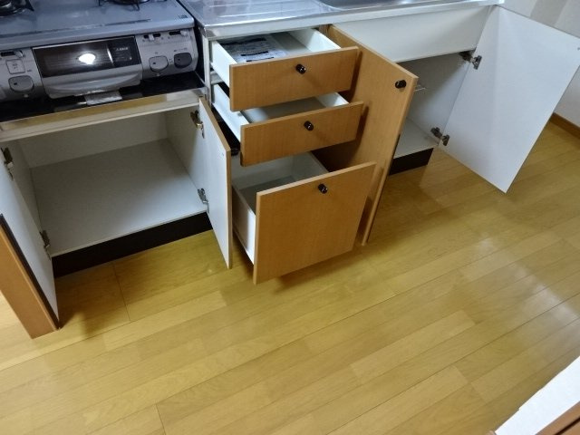 ソレイユ壱番館のキッチン|豊富なキッチン収納