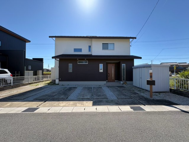 中古戸建　岐阜市尻毛2丁目　平成30年築の駐車場