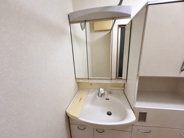 各務原市那加浜見町１丁目の独立洗面台|AIにより物を消した写真