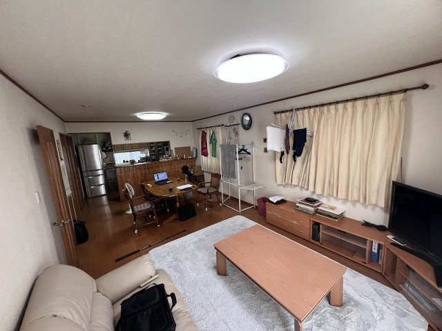 各務原市那加浜見町１丁目の居間・リビング|AIにより物を消した写真