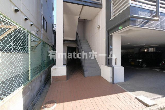 富士栄町マンションのエントランス