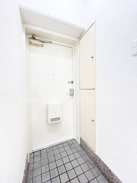 藤沢市藤が岡２丁目の賃貸マンションの玄関