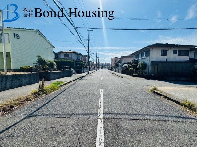 全4棟　4号棟　南東角地　並列駐車2台　西区池上4丁目　新築戸建の前面道路含む現地写真