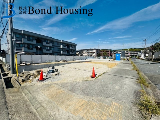 全4棟　4号棟　南東角地　並列駐車2台　西区池上4丁目　新築戸建の駐車場