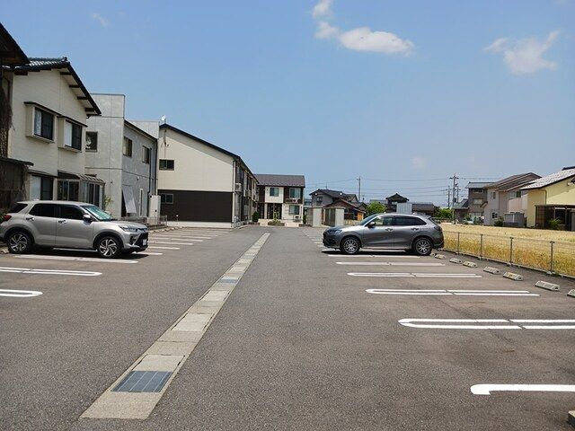 エセックス　西苑　Ⅰの駐車場