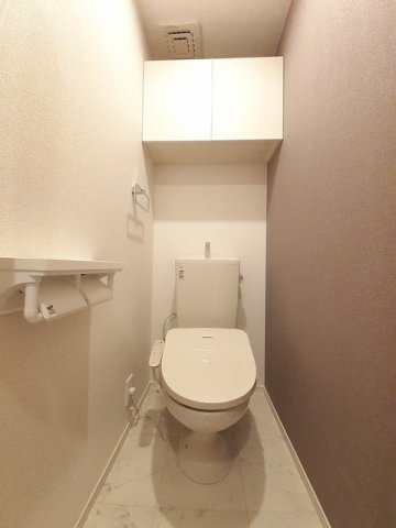 パレスウトナイＡのトイレ|落ち着いた色調のトイレです