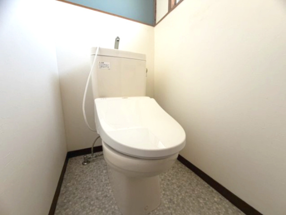 佐紀町吉崎貸家のトイレ