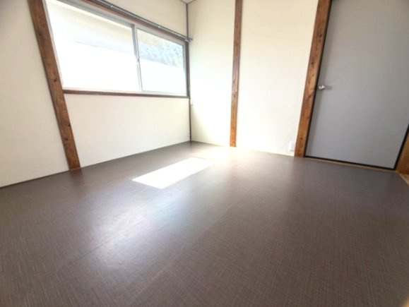 佐紀町吉崎貸家の洋室