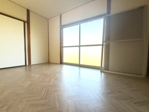 佐紀町吉崎貸家の居間・リビング