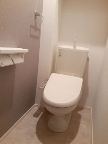 ヴィラＫ　Ⅴのトイレ|落ち着いた色調のトイレです