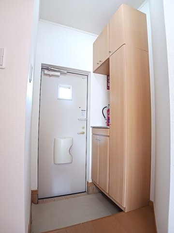 マーベラスコート壱番館の玄関|シンプルで使いやすい玄関です