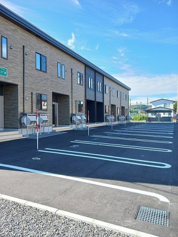 ヴィラＫ　Ⅶの駐車場|駐車場があるので、車を買う予定の方も安心です