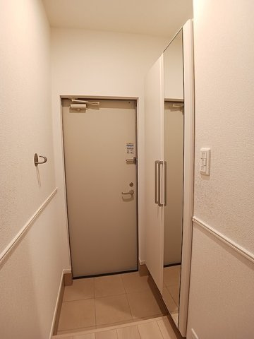 ヴィラＫ　Ⅶの玄関|明るい玄関です