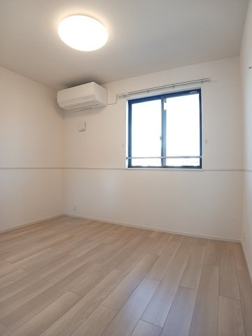 ヴィラＫ　Ⅶの内装|明るい室内です