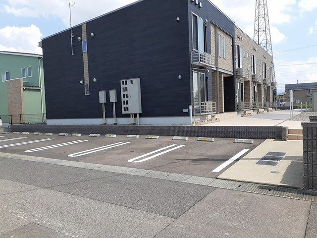 サニー　セイバリ　Ⅴの駐車場